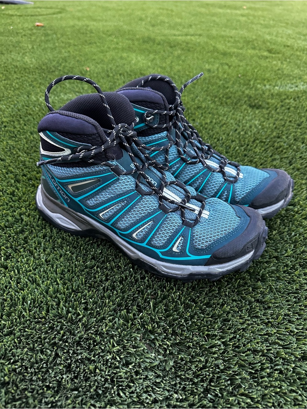 Salomon Women's Teal Hiking Boots - Supportive Trail Mid-Top